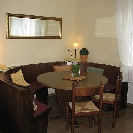 Taunusblick Und Affittacamere Rosbach vor der Höhe