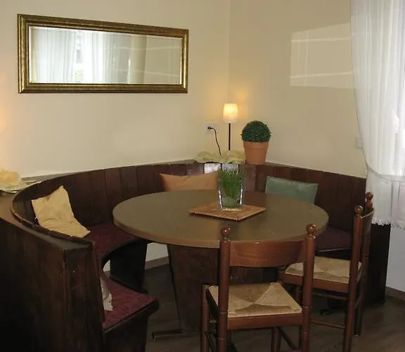 Taunusblick Und Pensión Rosbach vor der Höhe