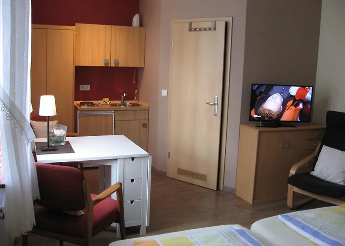 Taunusblick Und Pensión 2*